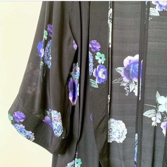 Neuw 💯 Silk Roamric Feminine Floral Duster Kimono - Picture 5 of 8